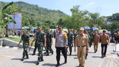 Sinergitas TNI Polri, Pangdam IV Diponegoro Pimpin Karya Bakti di Wonogiri