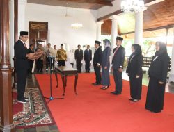 Bupati Sidoarjo Lantik 5 Pejabat Baru, 3 Diantaranya Pejabat di lingkungan Dispendukcapil
