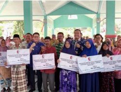 Jelang Ramadhan, Pj Bupati Bojonegoro Salurkan Bansos Penanganan Kemiskinan