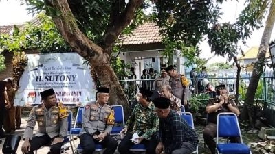 Kapolda Jatim Takziah di Rumah Duka Anggota PPS Sidoarjo yang Meninggal Saat Bertugas