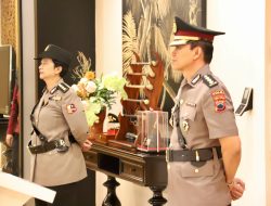 Kapolda Irjen Pol Ahmad Luthfi Lantik Kombes Pol Drg Agustinus MHT Sebagai Kabiddokkes Polda Jateng