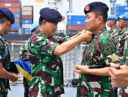 Pangkolinlamil, Komandan dan Palaksa KRI FKO-368 Terima Brevet Kehormatan Penerbangan TNl AL
