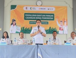 Pemkab Bojonegoro dan Bulog Salurkan Bantuan Pangan Cadangan Pangan, Pada Warga Penerima Manfaat