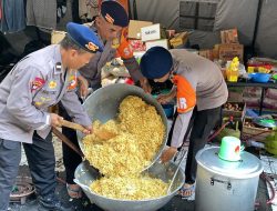 Setiap hari, Dapur Lapangan Sat Brimob Polda Jateng Siapkan 4.000 Nasi untuk Korban Banjir di Demak