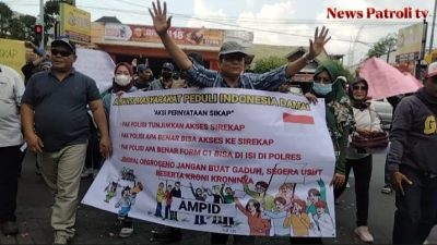 Aktivis Pergerakan Sidoarjo Demo di depan Mapolresta Sidoarjo, Tuntut Pernyataan Mantan Wakapolri