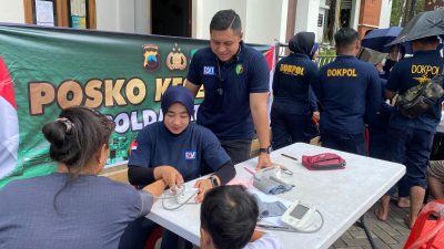 Biddokkes Polda Jateng Gelar Bakti Kesehatan untuk Warga Terdampak Banjir di Kota Semarang