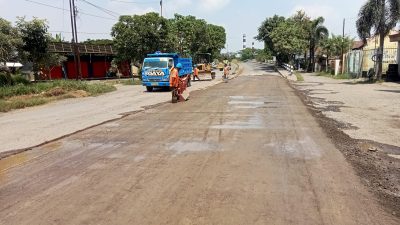Gus Muhdlor Perbaiki dan Tinggikan Jalan Prambon