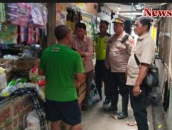 Jelang Ramadhan 1445 H / 2024 Polsek Tanggulangin Polresta Sidoarjo Sidak Pasar Ngaban