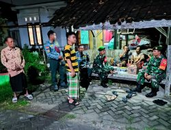 Jaga Kondusifitas Wilayah Binaan, Babinsa Koramil Sumberrejo Bojonegoro bersama Aparat Terkait Patroli Gabungan