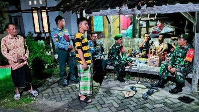 Jaga Kondusifitas Wilayah Binaan, Babinsa Koramil Sumberrejo Bojonegoro bersama Aparat Terkait Patroli Gabungan