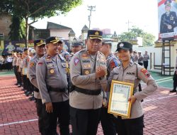 Kapolres Wonogiri Beri Penghargaan kepada Personel Berprestasi
