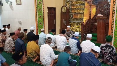 Gelar Safari Sholat Tarawih, Kapolsek Prambon Berikan Kultum Kamtibmas di Masjid Al Mustofa