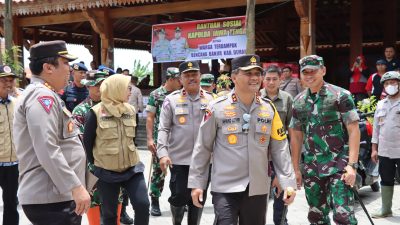 Kunjungi Korban Banjir di Demak, Kapolda Jateng : Segera Salurkan Logistik dan Obat – obatan