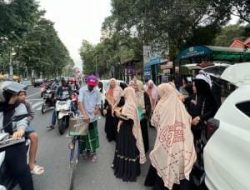 PT Arrahman Berkah Haramain Berbagi 500 Takjil Dengan di Ikuti 25 Leader se-Kabupaten Bondowoso