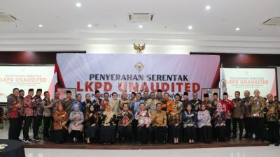 Bersama 38 Kepala Daerah se Jatim, Bupati Ikfina Serahkan LKPD Unaudited Pemkab Mojokerto Tahun 2023 ke BPK Jatim