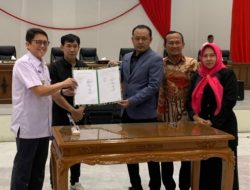 Pj Bupati Bojonegoro Paparkan LKPJ Tahun 2023 Dalam Rapat Paripurna DPRD