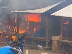 Puluhan Kios di Pasar Sentral Kotabumi Lampung Utara Hangus Dilalap Api