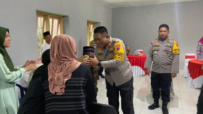 Ramadhan Berkah, Polres Wonogiri Bagikan Paket Sembako Pada Warakawuri dan Masyarakat