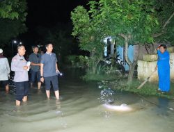 TMA Naik, Kapolres Bojonegoro Pantau Aliran Air Sungai Bengawan Solo