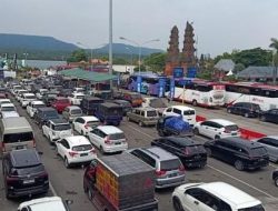 Antrian Kendaraan Mengular Menuju Pelabuhan Gilimanuk, Pemudik Mengaku Terjebak Sampai Belasan Jam