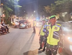 Bersama Instansi Terkait, Babinsa Kodim Bojonegoro Laksanakan Pam Hari Raya Idul Fitri