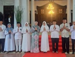 Bupati Ikfina Didampingi Sekda, Asisten dan OPD Gelar Open House di Pendopo GMT Kabupaten Mojokerto