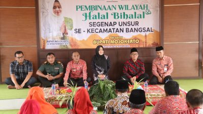 Bupati Mojokerto Ikfina Fahmawati Halal bihalal dengan Masyarakat di Kecamatan Bangsal dan Trawas