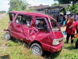 Diseruduk KA Argo Semeru, Suzuki Carry Ringsek  di Madiun