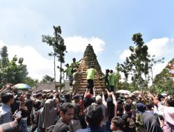 Gema Kating, Warga Pasuruan Berebut Alpukat Aligator