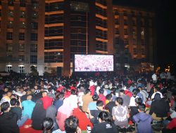 Mapolda Jateng Digeruduk Ribuan warga Semarang Ikut Nobar, Kapolda Irjen Pol Ahmad Luthfi: Ini Wujud Cinta Masyarakat kepada Polri