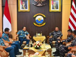 Pangkoarmada II Laksda TNI Ariantyo Condrowibowo Terima Courtesy Call Komandan Puspenerbal