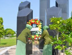 Persit Kodim Bojonegoro Ziarah dan Tabur Bunga ke Makam Pahlawan