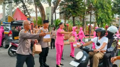 Polsek Sidoarjo Kota Bersama Bhayangkari Berbagi di Bulan Ramadhan