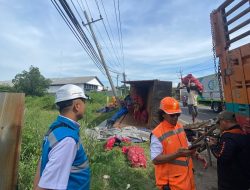 Respon Cepat PLN Surabaya Barat Atas Insiden Truk Roboh Menimpa Tiang TM