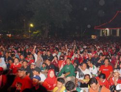 Ribuan Warga Sidoarjo Nobar Semi Final Piala Asia U-23 di Alun-alun