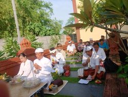 Sembahyang Bulan Purnama di Pura Kertha Bumi Bhayangkara