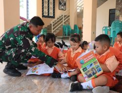 Babinsa Desa Penambangan Tingkatkan Minat Baca Anak-anak TK melalui Program TMMD ke-120