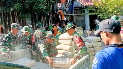 Bersama Warga Kedung Gampeng, Babinsa Koramil Temayang Bojonegoro Bantu Pembangunan TPQ Al Falah