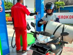Di SPBU 55.621.27 Brangkal Bojonegoro Tengkulak Bebas Ngangsu BBM Bersubsidi