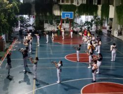 Semangat tak Tergoyahkan, Tim Drumband SMPN 1 Surabaya Gita Rama dan Shinta Gelar Pematangan Latihan Guna Mengulang Prestasi