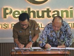 Penandatangan MoU Perhutani Divre Jatim dan SMK Kehutanan Negeri Kadipaten
