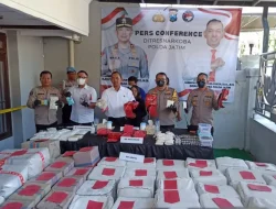 Polda Jatim Bongkar Industri Okerbaya, Jutaan Butir Ekstasi dan Pil Koplo Diamankan