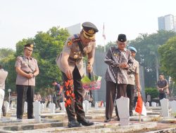 Jelang Hari Bhayangkara ke-78, Polresta Sidoarjo Ziarah dan Tabur Bunga di Makam Pahlawan