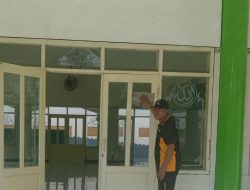 Jelang Hari Bhayangkara, Polsek Sumberrejo Lakukan Bersih – bersih Masjid
