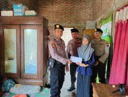 Jelang Hari Bhayangkara ke-78, Sat Samapta Polres Bojonegoro Salurkan Bansos Door to Door