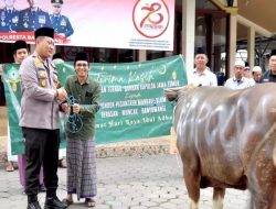 Kapolda Jatim Berkurban 10 Sapi dan 17 Kambing untuk Ponpes, Ormas dan Organisasi Kemahasiswaan di Banyuwangi