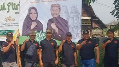 Siap Menangkan Pasangan Ikhfina Fahmawati – Sa’dulloh Sayrofi, Relawan Pandawa Pasang Baliho di Sepanjang Jalan dan Perempatan