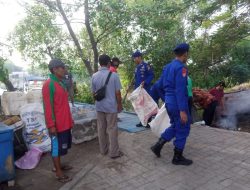 Peringati World Ocean Day, Satpolairud Polresta Sidoarjo Bersihkan Sampah Pesisir