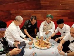 Pj Bupati Drs. Aswarodi, MSi. dan Pj Ketua TP PKK Bersilaturahmi dengan Jemaah Haji Lampung Utara di Mekkah