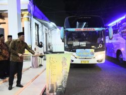 Plt. Bupati Sidoarjo Berangkatkan Kloter Terakhir Jemaah Calon Haji Sidoarjo